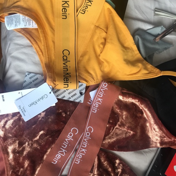 UO x Calvin Klein Bra & Thong Set - Picture 2 of 3